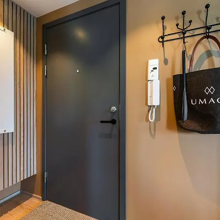 아파트 Modern & Elegant In *