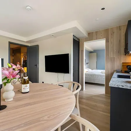 Modern & Elegant In 아파트 헤닝스베르